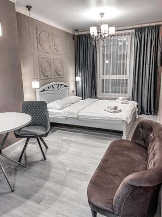 Отель Opera Center Hotel Львов Номер-студио Делюкс с кроватью размера "king-size"-1