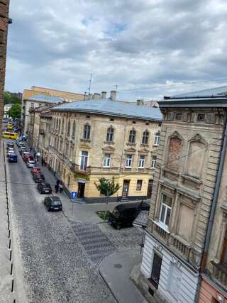 Отель Opera Center Hotel Львов Люкс с кроватью размера «king-size» и балконом-2