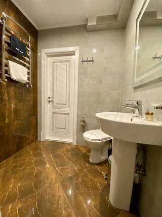 Отель Opera Center Hotel Львов Номер с кроватью размера «king-size»-18